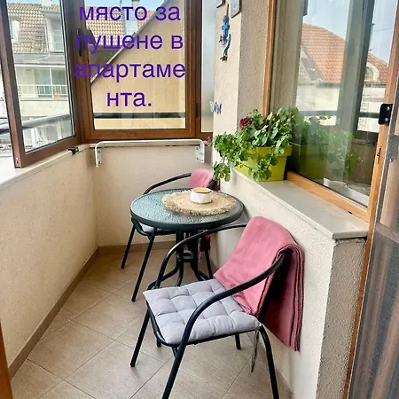 Joy Apartament Burgas Center & Free Parking Апартамент