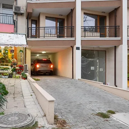 Joy Center Private Parking Apartment Burgas